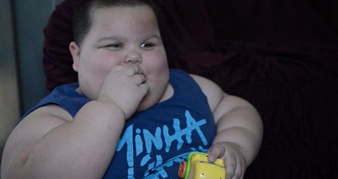 Ima 3 godine i već 70 kilograma, a ne može  prestati da jede 