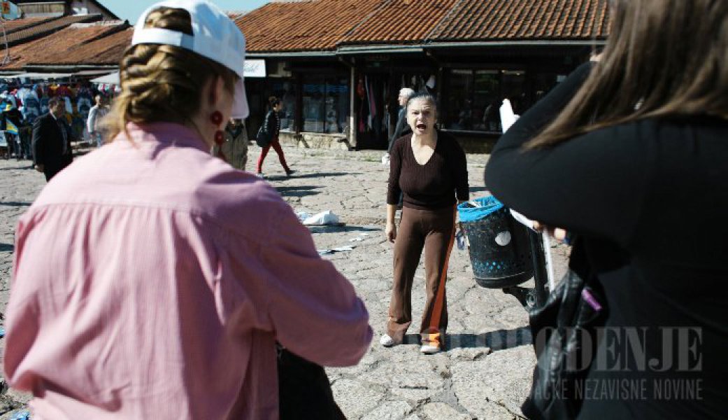 zena-polupala-info-stand-sbba-na-bascarsiji-4