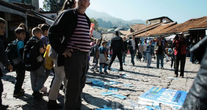 Žena polupala info štand SBB-a na Baščaršiji