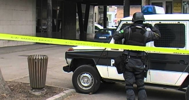 Policija u potrazi za drogom i oružjem, pretresi na 10 lokacija