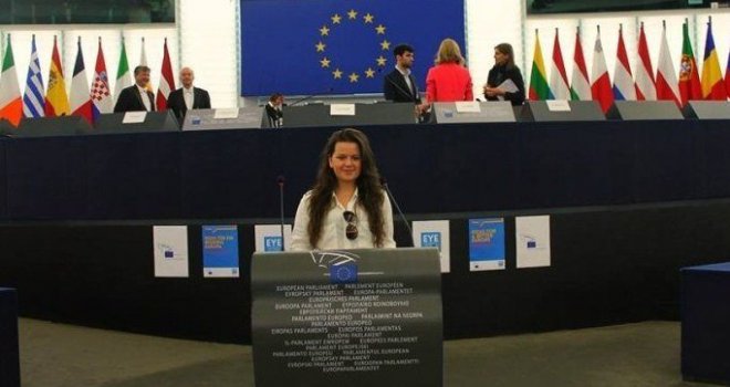 Šesnaestogodišnja Bosanka Amina Elezović jedna od najmlađih političarki u Finskoj