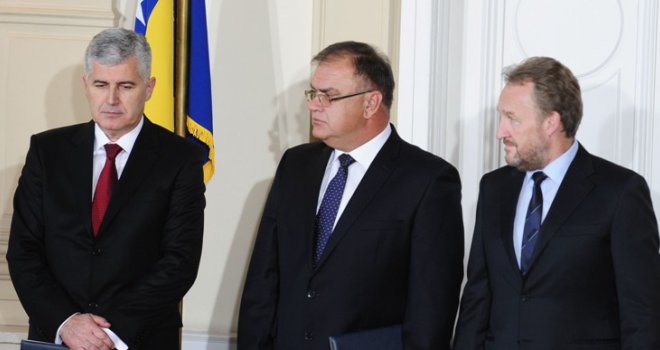 Ivanić, Čović i Izetbegović preuzeli dužnost kolektivnog šefa države