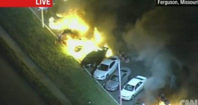 Ferguson gori: Nema optužnice protiv policajca koji je ubio afroameričkog tinejdžera!