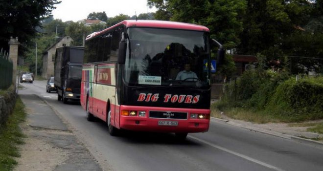 U autobusu banjalučke firme pronađeno 10.000 komada tableta i 32 ampule steroida