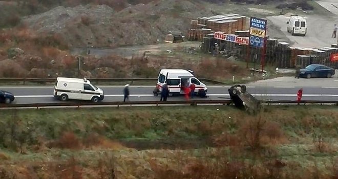 Četiri osobe povrijeđene u nesreći na magistralnom putu M-17