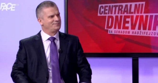 Bakir je uvijek bio u sobi za sekretarice, dok sam razgovarao s predsjednikom Alijom Izetbegovićem
