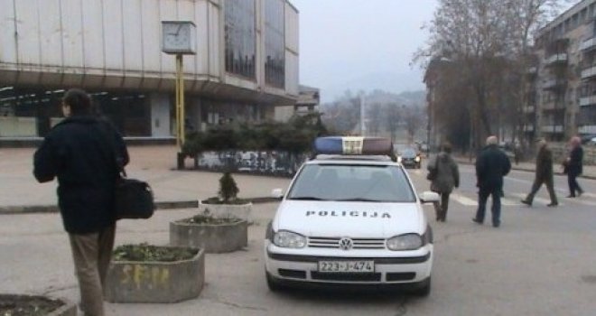 Tužna novogodišnja noć: Zeničanin se smrznuo na stepeništu Robne kuće Bosna
