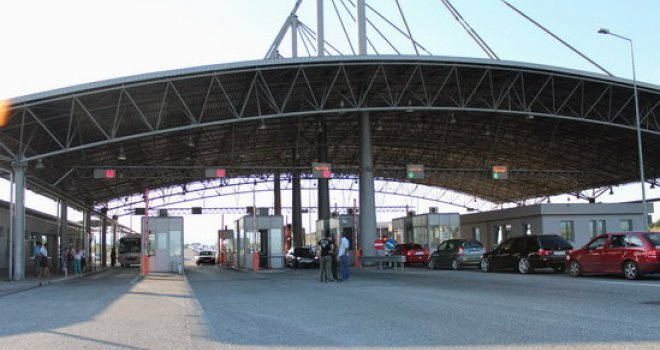 Zbog obilnog snijega zatvoren granični prelaz Izačić