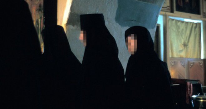 Lezbijski skandal u Srpskoj pravoslavnoj crkvi: Igumanija me je tjerala da je masiram vibrirajućom spravom....
