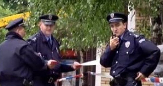 Zapalio sebe i dva policajca jer mu je pauk dva puta u istom danu odvezao auto!
