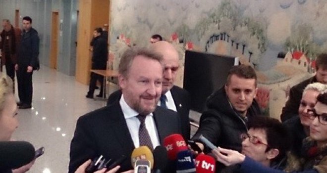SDA ne smije izgubiti za pregovaračkim stolom ono što je dobila na izborima