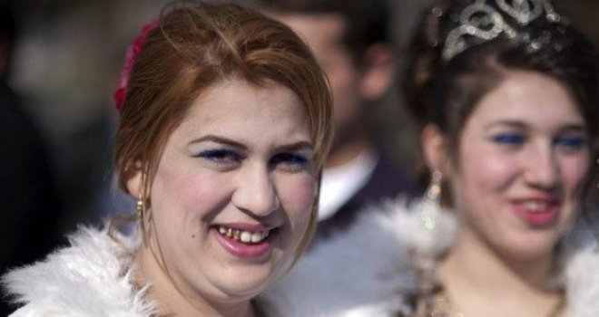 Bračna pijaca: Ples, igra i kupovina mladih romskih djevica za 1000 eura