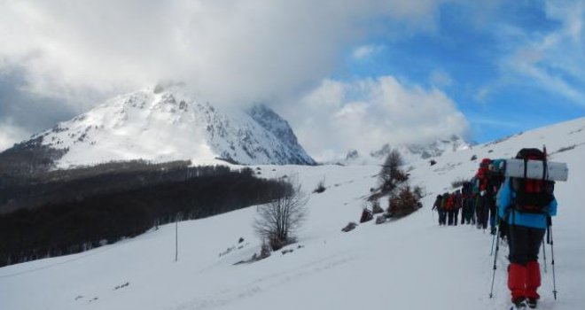 Snijeg prekrio veće područje BiH: Na planinama napadalo već 20 cm, u gradovima otežano kretanje