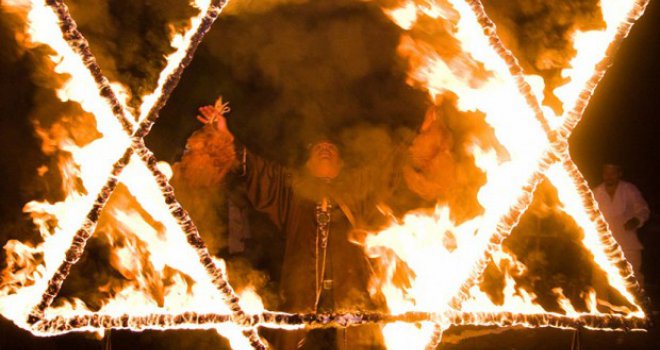Piju, orgijaju i prizivaju đavola: Zgranućete se kada vidite šta sve satanisti rade! 