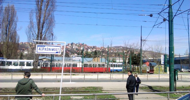 Tramvaj u Nedžarićima iskočio iz šina