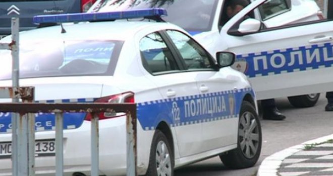 U sudaru tri auta i kamiona poginuli djevojka i mladić 
