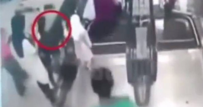Stravičan snimak: Djevojčica (6) se strovalila u smrt s petog sprata šoping centra