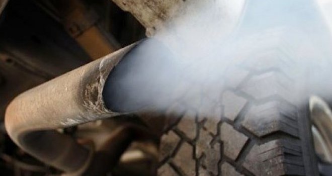 Tragična smrt u Zenici: Ugušio se ispušnim plinovima u automobilu...