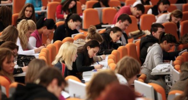 Mladi očajnički napuštaju BiH: Ovdje vlada 'štela', korupcija i beznađe...