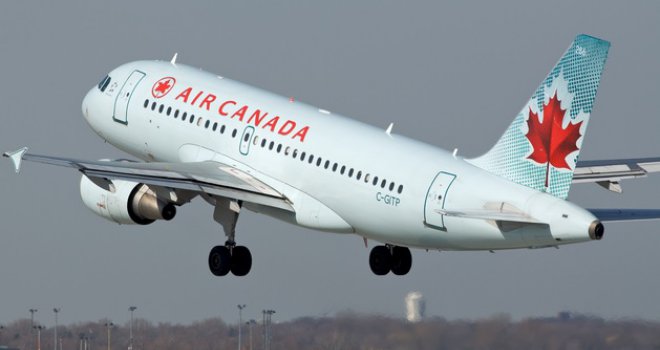 Dva incidenta u avionima Air Canade: Starica grizla članove posade, muškarac kablom pokušao zadaviti poznatog fudbalera