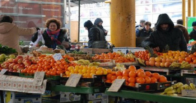 Markale: Cijene lete u nebo, bijeli luk je luksuz!