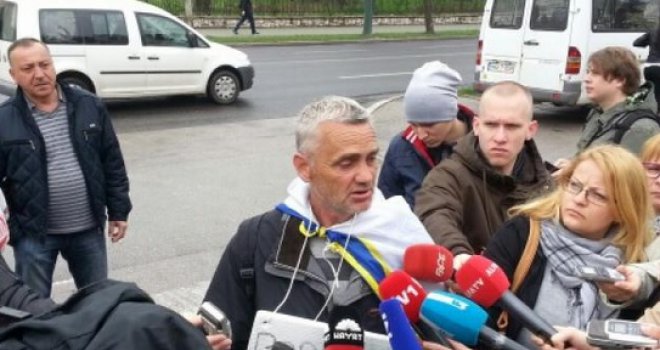 Borcima koji su prijetili samospaljivanjem direktor Šipada ponudio ugovor o radu