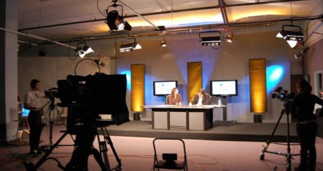 Hrvati pokreću dvije televizije:  'Naša TV' program će emitirati iz Mostara, 'TV KISS' seli u Sarajevo