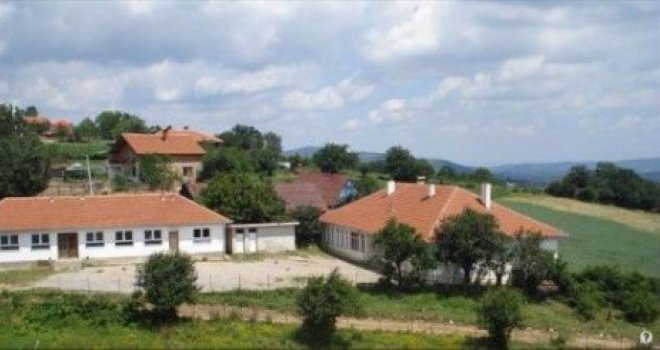 Naoružani Albanci sa Kosova zauzeli policijsku stanicu u Makedoniji, traže svoju državu