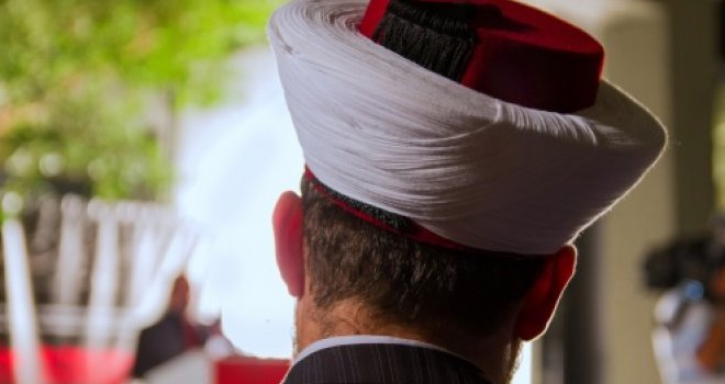 Sijevale šake zbog nagrade: Reis i muftija potukli se na parkingu!