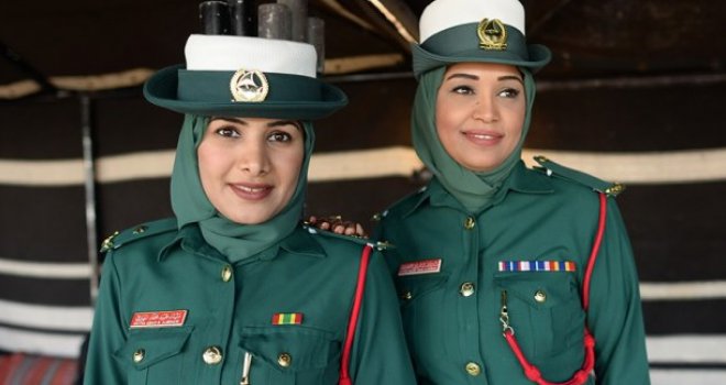 Nije znao da u Dubaiju nikako ne smije dodirnuti policajku, pa je potapšao po ramenu...