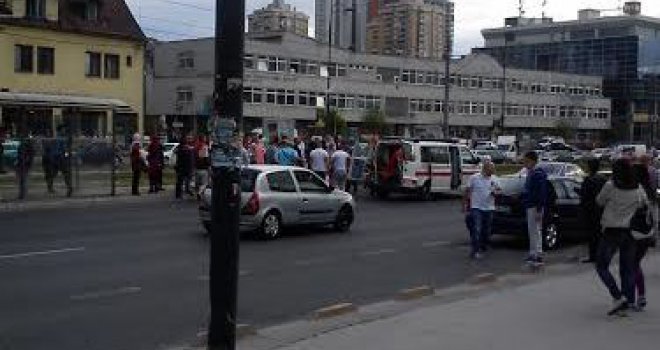 Stravično: Automobilom 'pokosio' djevojku koja je odmah preminula, na cesti ostale cipele i hljeb...