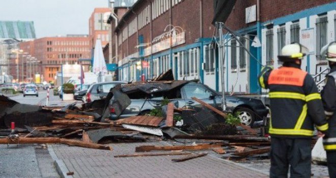 Apokaliptično u Njemačkoj: Tornado poharao sve pred sobom!