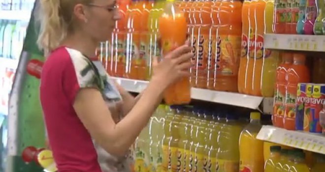 Na nogama su 16 sati, a imaju pauzu od pet minuta za toalet: Ovi vas 'robovi' uslužuju svaki dan