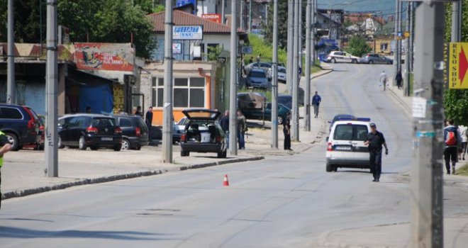 Detalji pucnjave na Grbavici: Iz taksija izrešetali sivi BMW, policija na nogama
