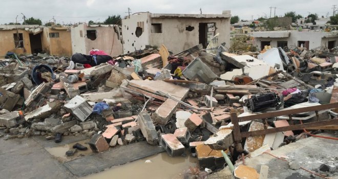 Jezivi tornado rušio sve pred sobom: Hiljade ljudi u samo šest sekundi ostalo bez krova, ima mrtvih