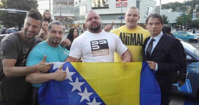 Spektakl u Sarajevu: Adin Arnaut vukao autobus težak 15 tona!