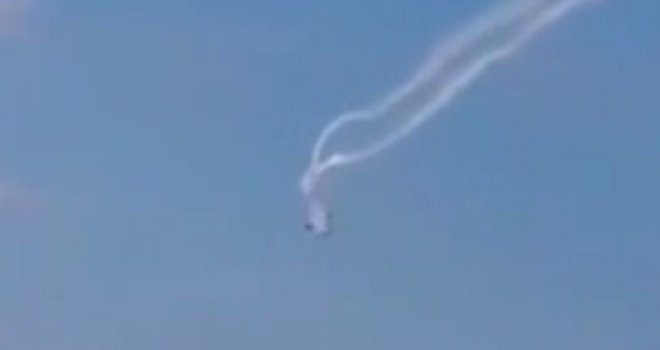 Stravična snimka: Iznad Jadrana se sudarila dva aviona, jedan pilot poginuo