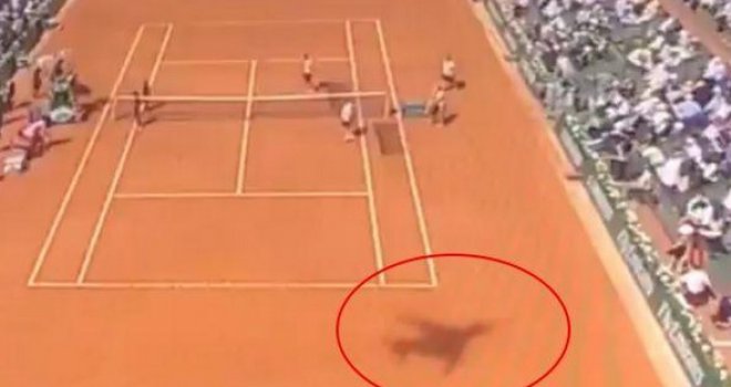 Zašto avioni iznad Pariza lete unazad?
