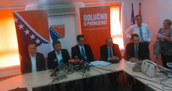 Pukla koalicija, Komšić tvrdi: Lagumdžija sa Izetbegovićem pregovara oko formiranja nove vlasti u FBiH!   
