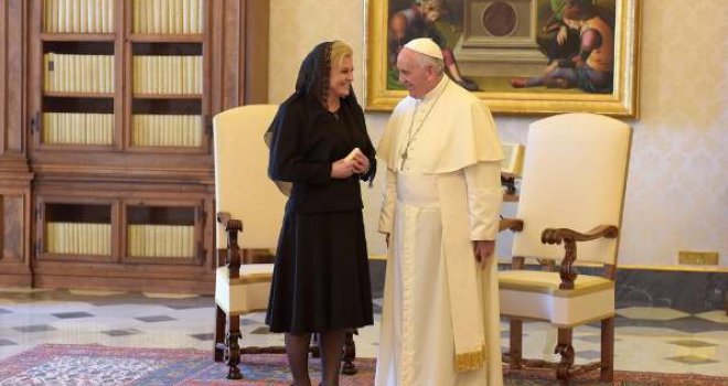 Papa Franjo tokom posjete BiH uputio poruku i Kolindi Grabar-Kitarović:  Evo šta joj je rekao