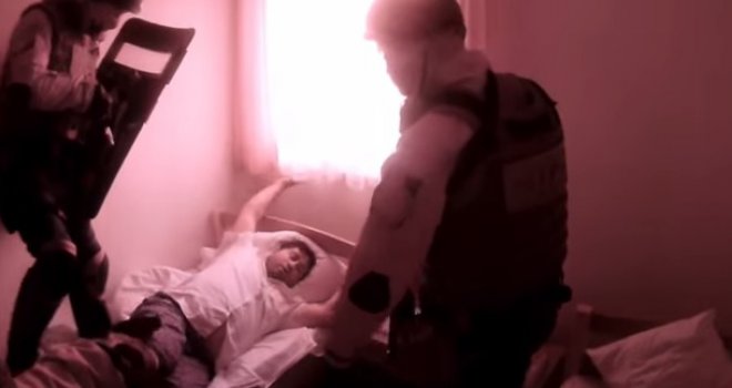Uhapšeni nisu znali šta ih je snašlo: Pogledajte kako izgleda kad vam SIPA upadne u kuću