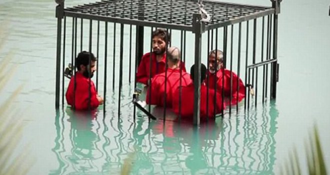 Nova monstruozna ubistva ISIL-a: Zaključali zarobljenike u metalni kavez, a potom ih uronili u vodu