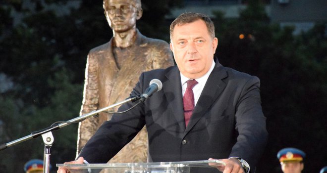 Nikolić i Dodik u Beogradu otkrili spomenik Gavrilu Principu