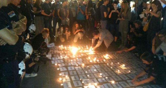 Beograd: Paljenjem svijeća odana počast Srebreničkim žrtvama