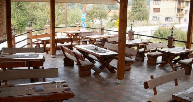 Bačene tri bombe na roštiljnicu 'Pajić' i ćevabdžinicu 'Manđarija'