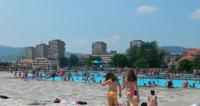 Djevojka otišla na noćno kupanje i utopila se na bazenima