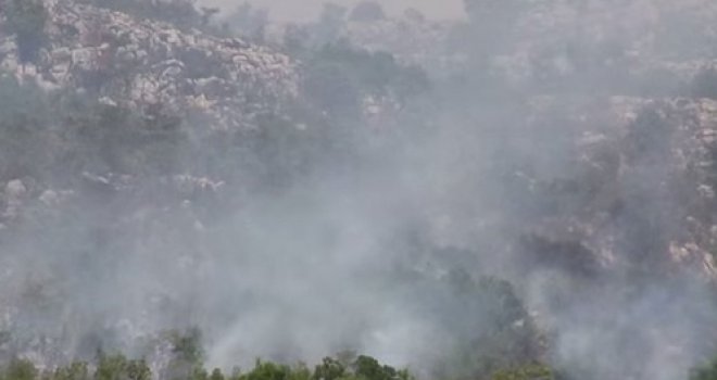Požar iz Trebinja širi se prema Hrvatskoj, ugrožena sela