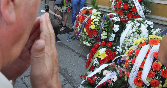 Godišnjica masakra: Prošle su dvije decenija od ubistva 43 civila koji su čekali u redu za hljeb