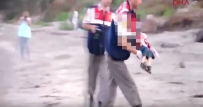Najstrašnija fotografija stoljeća: More izbacilo tijelo trogodišnjaka, koji je mislio da ćemo mu pomoći
