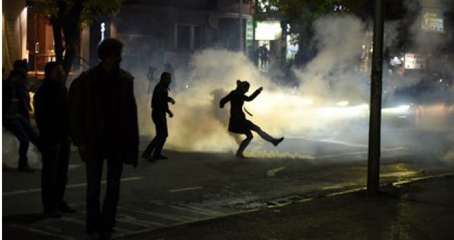 Haos paralizirao Prištinu: Uhapšen opozicioni lider protivan sporazumu Kosova sa Srbijom, izbili veliki neredi